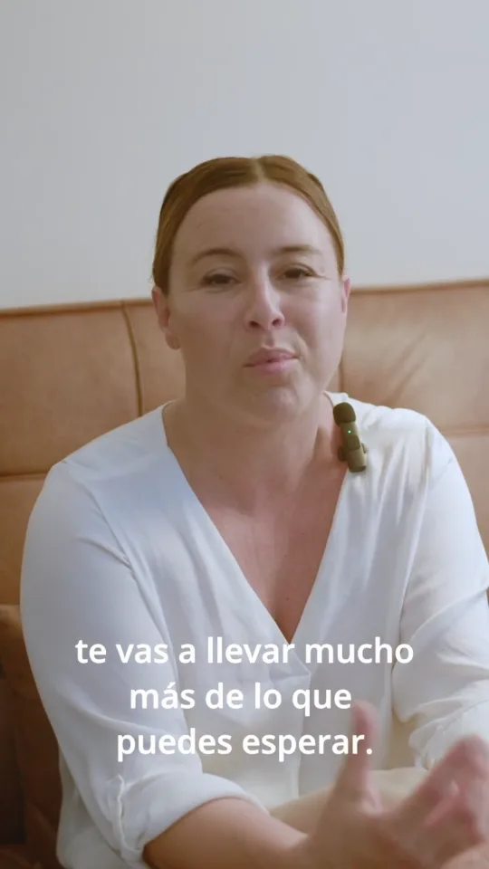 Laura, alumna del Máster en Constelaciones Familiares, en su vídeo de testimonio