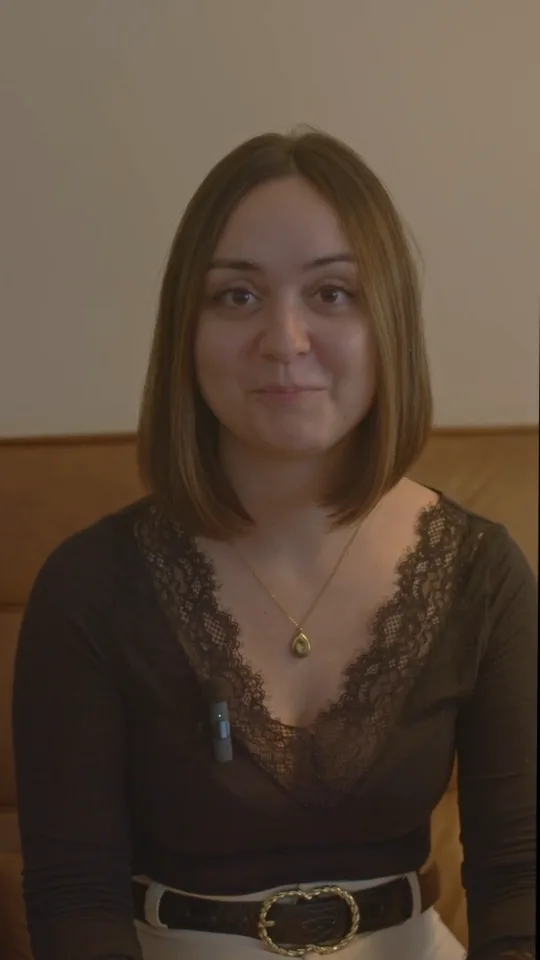 Neus, alumna del Máster en Constelaciones Familiares, en su vídeo de testimonio