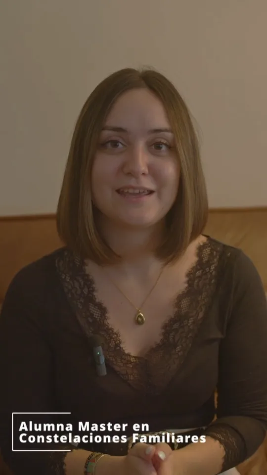 Neus, alumna del Máster en Constelaciones Familiares, en su vídeo de testimonio